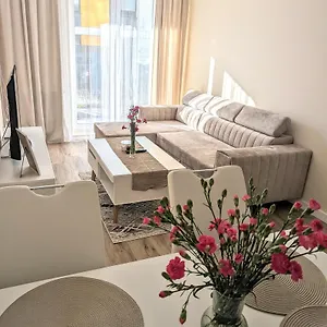 https://apartament-leomar.poznan-hotels.com
